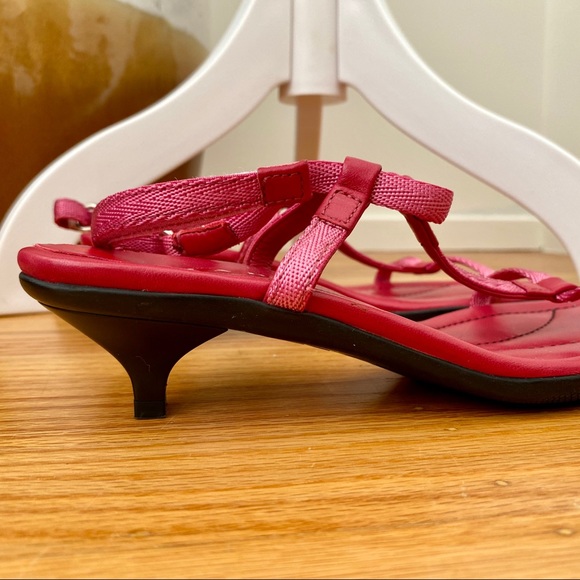 Fun & Edgy Vintage Prada Fuchsia Kitten Heel Sandals - Picture 12 of 15